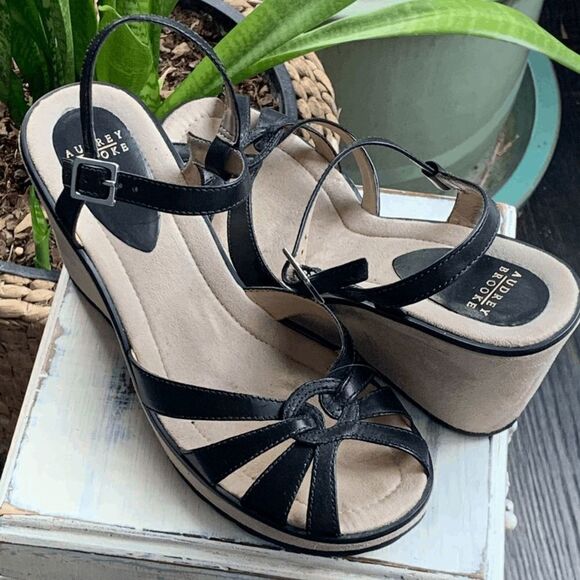 Aubrey Brooke Women's Perforated Ankle Strappy Wedge Sandals Black Size 8.5 - Picture 1 of 14